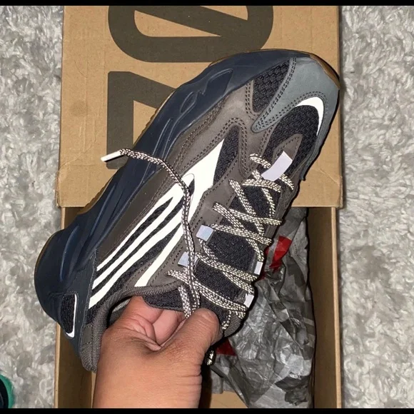Yeezy Boost 700 Size 6 - Picture 2 of 6